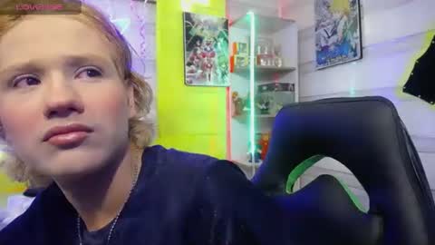 Snapshot of andy_staar18 chatting on November 2025 08:11:02 PM andy online show from November 2025 08:11:02 PM