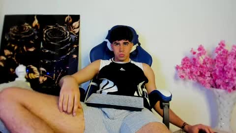 andy_wood1 online show from April 2026 06:56:02 PM