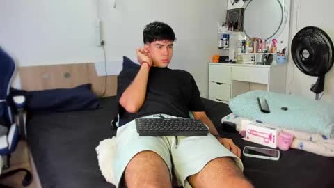 Snapshot of andy_wood1 chatting on May 2026 11:52:02 AM andy_wood1 online show from May 2026 11:52:02 AM