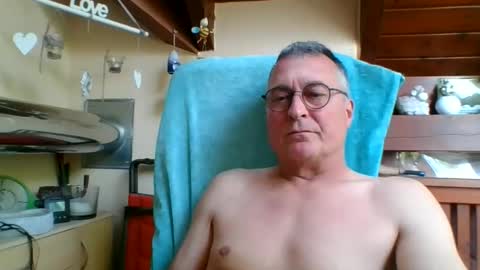 Snapshot of andybayern chatting on May 2026 03:09:01 PM andybayern online show from May 2026 03:09:01 PM