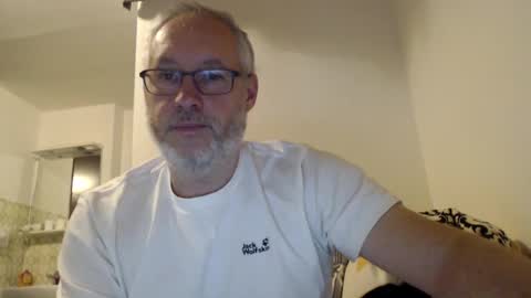 Snapshot of andyberg8 chatting on October 2025 11:31:01 PM Andy online show from October 2025 11:31:01 PM