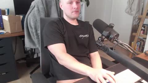 andycandy1994 online show from February 2026 12:11:01 PM