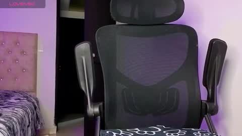 Snapshot of andykoch chatting on November 2025 02:54:02 AM Andy online show from November 2025 02:54:02 AM