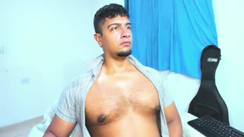 Snapshot of andylemonda chatting on September 2025 02:04:02 AM andylemonda online show from September 2025 02:04:02 AM