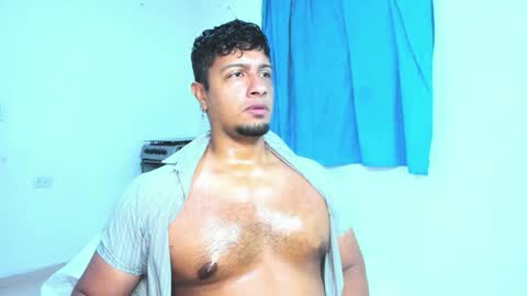 Snapshot of andylemonda chatting on October 2025 03:45:01 PM andylemonda online show from October 2025 03:45:01 PM