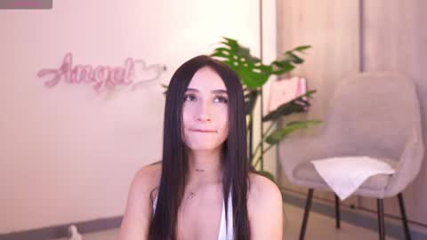 Snapshot of angeeel_ chatting on September 2025 05:35:01 PM Angel online show from September 2025 05:35:01 PM