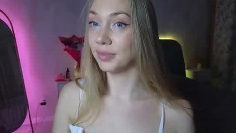 Snapshot of angel__blonde_ chatting on October 2025 05:02:02 PM angel blonde online show from October 2025 05:02:02 PM