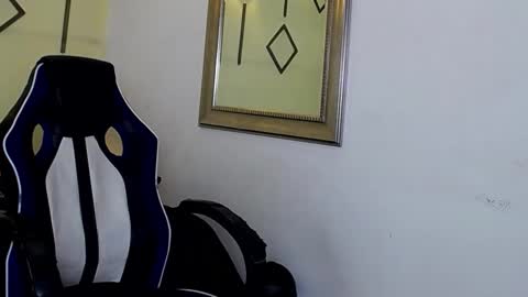 Angel Dusstt online show from November 2025 12:07:01 PM