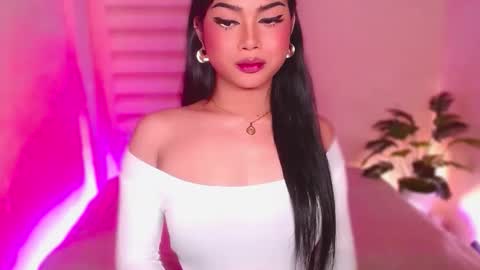 Snapshot of angel_eloaxx chatting on May 2026 07:33:01 PM Angel online show from May 2026 07:33:01 PM