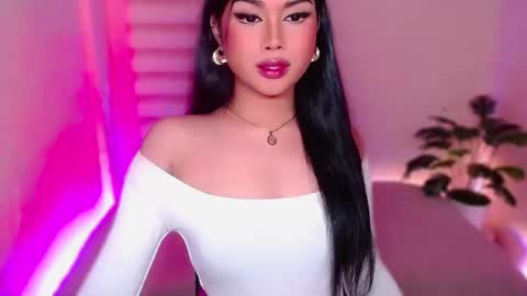 Snapshot of angel_eloaxx chatting on May 2026 08:59:01 PM Angel online show from May 2026 08:59:01 PM