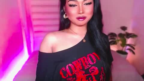 Snapshot of angel_eloaxx chatting on May 2026 01:57:16 AM Angel online show from May 2026 01:57:16 AM