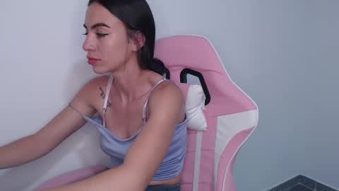 Snapshot of angel_girl10 chatting on October 2025 10:12:01 PM Angel Girl online show from October 2025 10:12:01 PM