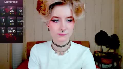 Snapshot of angel_julles chatting on November 2025 08:02:01 AM Angel Dust online show from November 2025 08:02:01 AM