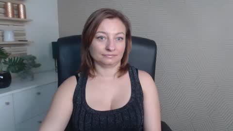 Angela online show from October 2025 05:41:02 AM