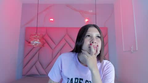 Snapshot of angelaa_cute chatting on May 2026 12:02:01 PM ANGELA online show from May 2026 12:02:01 PM