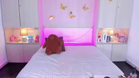 angelariverss online show from March 2026 12:18:01 PM