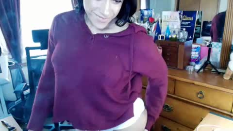Snapshot of angelbaby11986 chatting on April 2026 10:51:02 PM Angela Longcock online show from April 2026 10:51:02 PM