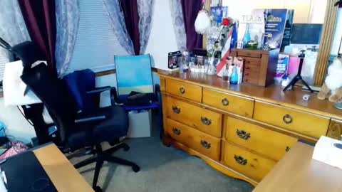 Snapshot of angelbaby11986 chatting on June 2026 05:02:01 AM Angela Longcock online show from June 2026 05:02:01 AM
