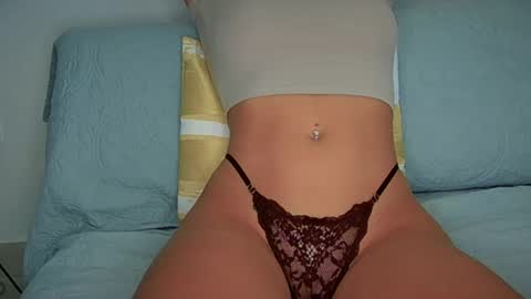 Snapshot of angelbabylovee chatting on September 2025 12:33:01 AM Angel online show from September 2025 12:33:01 AM