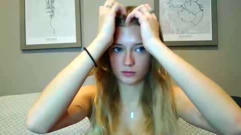 Snapshot of angelblisss chatting on December 2025 12:29:01 AM Angel online show from December 2025 12:29:01 AM