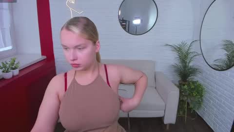 Snapshot of angelic_coy chatting on April 2026 11:01:02 AM Angelic beauty online show from April 2026 11:01:02 AM