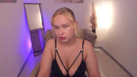 Snapshot of angelic_coy chatting on May 2026 11:05:01 AM Angelic beauty online show from May 2026 11:05:01 AM