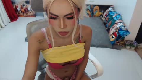 DIVINE ANGEL online show from November 2025 12:20:01 AM