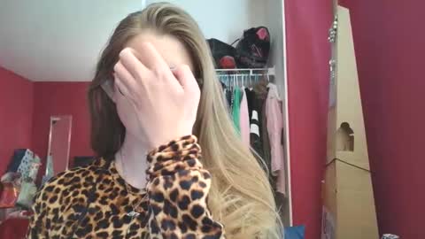 AngelicAngel online show from November 2025 06:08:01 PM