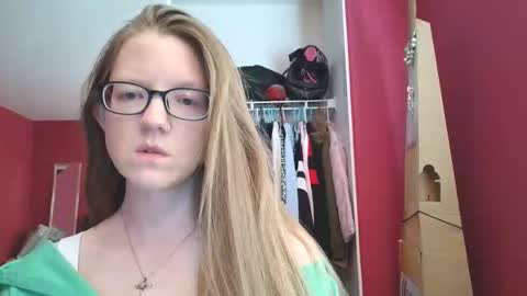 Snapshot of angelicangel3 chatting on April 2026 05:43:01 PM AngelicAngel online show from April 2026 05:43:01 PM
