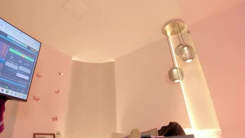 Angeline  online show from November 2025 01:22:02 PM