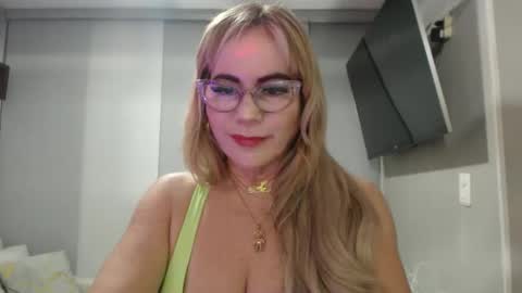 angelinna_12 online show from October 2025 04:46:02 AM