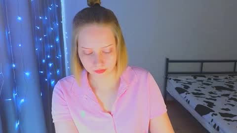 Snapshot of angellisss chatting on November 2025 05:43:01 AM Cutie online show from November 2025 05:43:01 AM