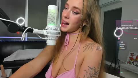 Snapshot of angelpaull chatting on December 2024 11:43:02 PM Angel online show from December 2024 11:43:02 PM