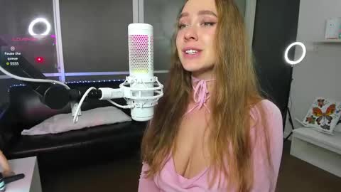 Snapshot of angelpaull chatting on December 2024 09:24:02 PM Angel online show from December 2024 09:24:02 PM