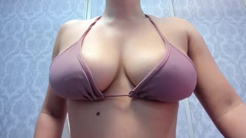 Angel  online show from November 2025 11:21:02 PM