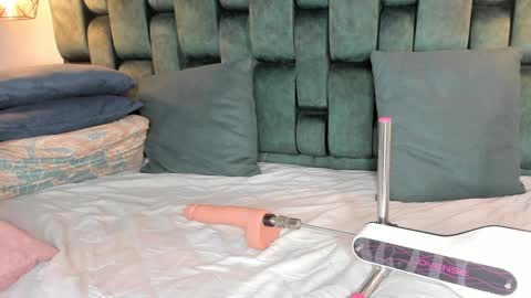 ANGIE online show from January 2025 05:28:01 PM