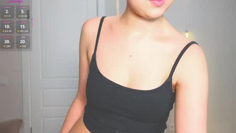 Snapshot of angelxloe chatting on May 2026 10:03:01 PM Im Chloe i do FLASH BOOBS for new fan club online show from May 2026 10:03:01 PM