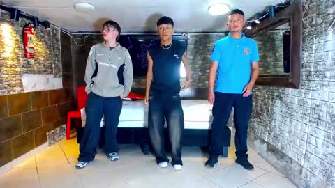 anghelytos online show from October 2025 01:03:02 AM