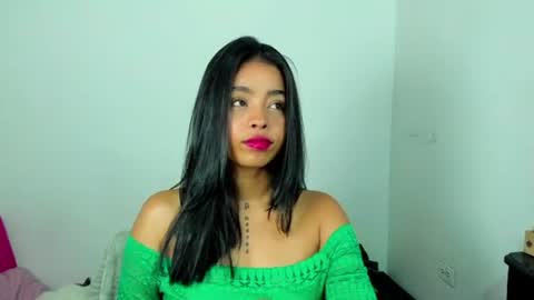Snapshot of angielee01 chatting on June 2026 11:32:02 AM Angie y Andres online show from June 2026 11:32:02 AM