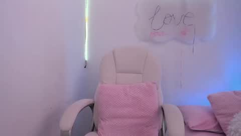 Snapshot of angiiebylpz chatting on February 2025 04:25:01 PM violeth lopez online show from February 2025 04:25:01 PM