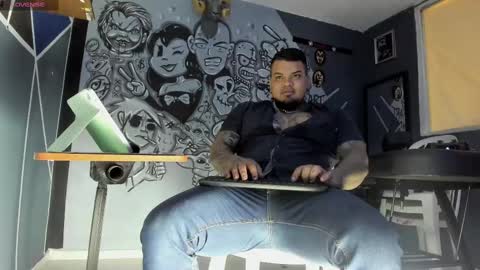 angus_6 online show from September 2025 05:03:02 PM