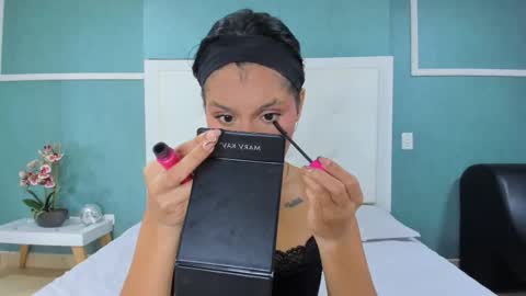 Ania online show from October 2025 01:31:02 PM