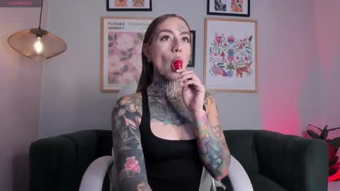 Snapshot of anie_ink chatting on November 2025 09:07:01 PM Anie or Nina online show from November 2025 09:07:01 PM