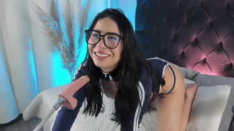 aniie_west online show from November 2025 05:07:01 AM