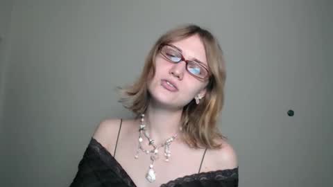 Anisia online show from October 2025 03:43:01 PM