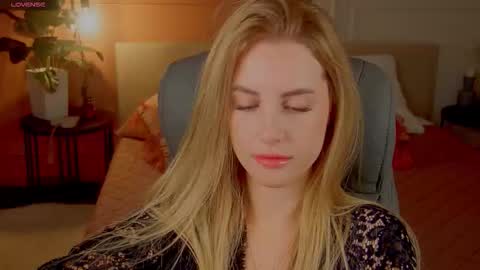 Anita online show from October 2025 01:22:01 AM