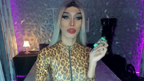 Snapshot of anitacruisze chatting on January 2025 10:19:01 PM Miss Ann online show from January 2025 10:19:01 PM