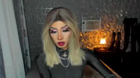 Snapshot of anitacruisze chatting on February 2025 04:01:02 PM Miss Ann online show from February 2025 04:01:02 PM