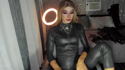 Snapshot of anitacruisze chatting on February 2025 01:30:01 PM Miss Ann online show from February 2025 01:30:01 PM