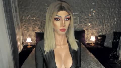 Snapshot of anitacruisze chatting on February 2025 11:01:02 AM Miss Ann online show from February 2025 11:01:02 AM